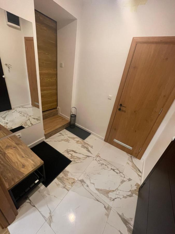 Sofie - Free Parking Place In The Garage Belgrad Exterior foto
